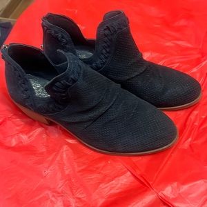 Vince Camuto gently worn black booties